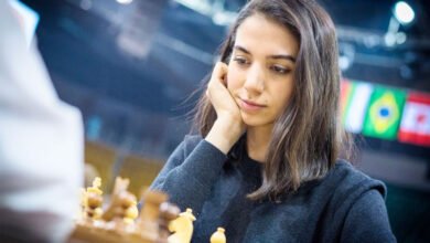 شطرنج کی ایرانی کھلاڑی حجاب کے بغیر نورنمنٹ میں شریک