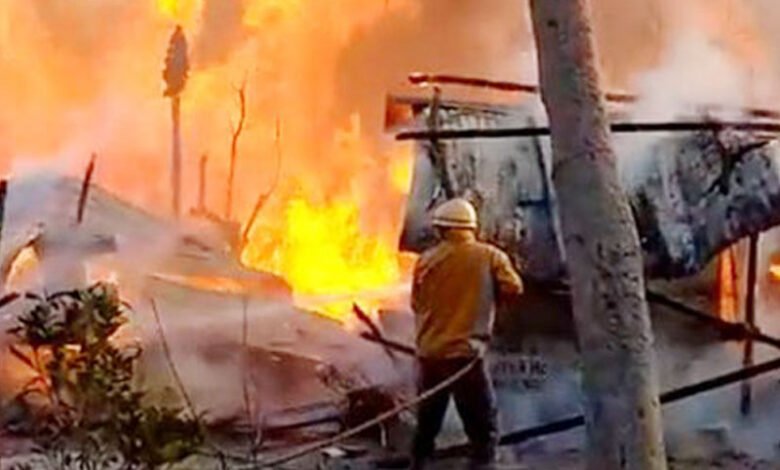 کولکتہ:سالٹ لیک مارکٹ میں بھیانک آتشزدگی‘ 100 سے زائد دکانات جلکر تباہ