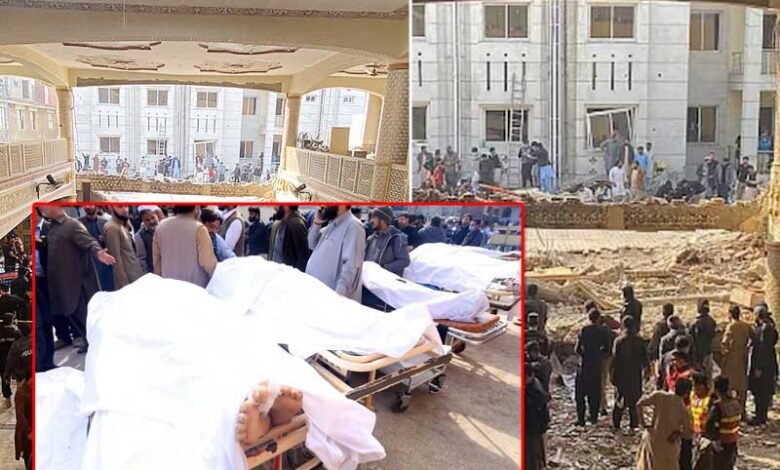 پشاور کی مسجد میں نماز ظہر کے وقت خودکش بم دھماکہ، 28 افراد جاں بحق