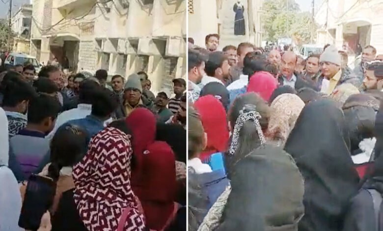 برقعہ پوش طالبات کو یوپی کے کالج میں داخل ہونے سے روک دیا گیا