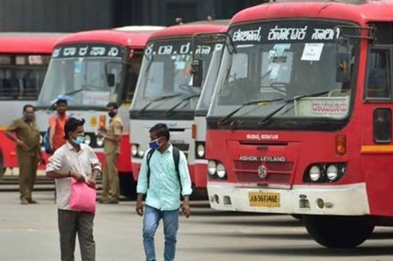 حالت نشہ میں ایک شخص نے بس میں خاتون کی سیٹ پر پیشاب کردیا