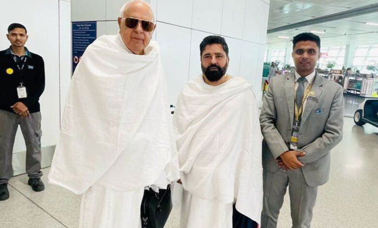 فاروق عبداللہ عمرہ کیلئے سعودی عرب روانہ