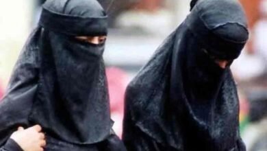 مسلم لڑکی کا برقعہ اتارنے سے انکار۔ ماہانہ 30ہزارتنخواہ کی نوکری ٹھکرادی