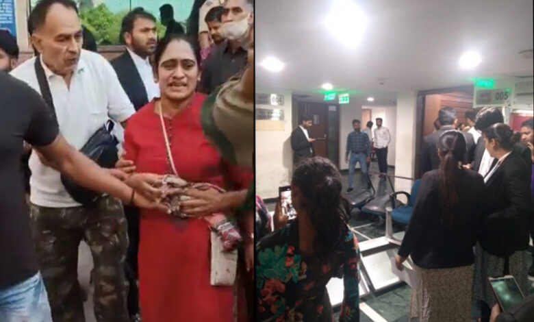 دہلی میں ساکیت کورٹ کے باہر فائرنگ، ایک خاتون زخمی