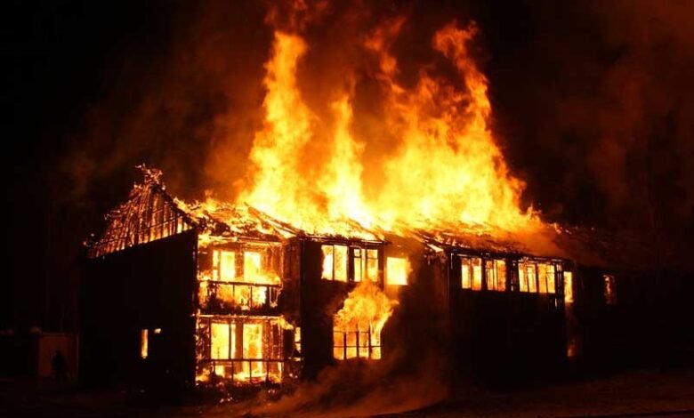 کشمیر کےبانڈی پورہ تلیل علاقے میں آتشزدگی، کم سے کم پانچ رہائشی مکان خاکستر