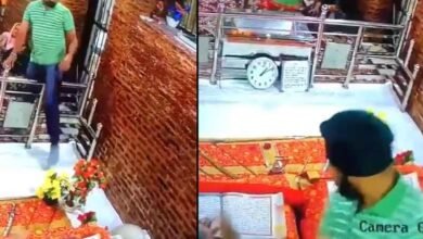 پنجاب میں ایک شخص کا گرنتھیوں پر حملہ‘ مقدس کتاب کی بے حرمتی (ویڈیو)