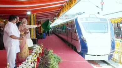وزیر اعظم مودی نے سکندرآباد۔تروپتی وندے بھارت ایکسپریس ٹرین کو جھنڈی دکھائی