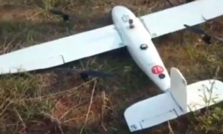 تلنگانہ کے نلگنڈہ ضلع کے آکارم گاؤں میں ایک کھیت میں گرا ہوا ڈرون پایاگیا