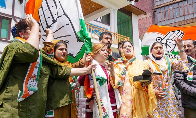 کرناٹک میں کانگریس نے اکثریت کا ہندسہ عبور کرلیا