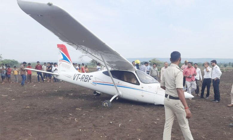 کرناٹک میں تربیتی طیارہ گر کر تباہ ، پائلٹ زخمی