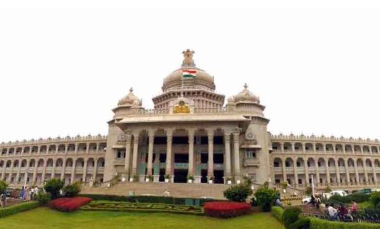کرناٹک اسمبلی اسپیکر کا عہدہ قبول کرنے سے سینئر قائدین کا گریز