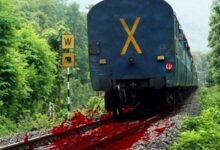 پلوامہ میں ٹرین کی زد میں آکر ایک شخص شدید زخمی