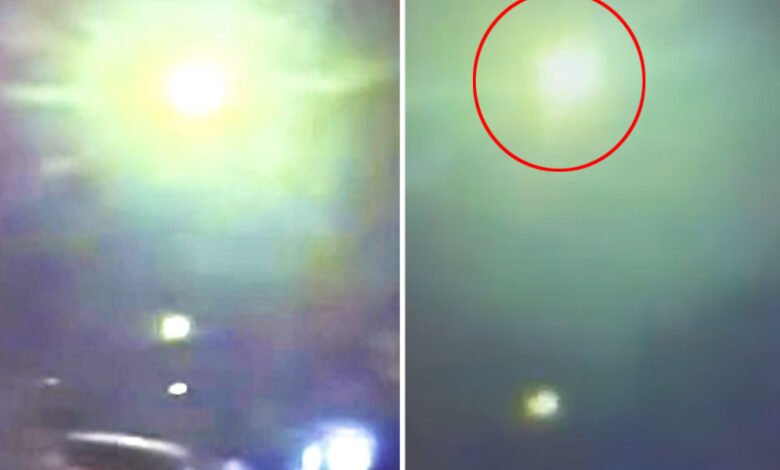 آسمان پر روشنی کا تیز جھماکہ، عوام نے ’ خلائی مخلوق‘ دیکھ کر پولیس کو طلب کرلیا (ویڈیو وائرل)