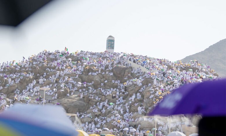 25 لاکھ سے زائد عازمین حج وقوف عرفہ کیلئے میدان عرفات میں جمع