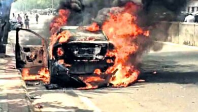 تلنگانہ: چلتی کار میں اچانک آگ لگ گئی
