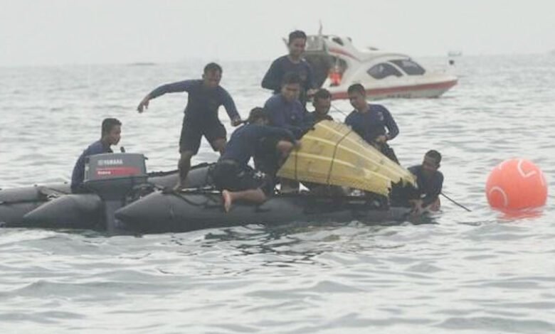 انڈونیشیا میں لاپتہ کشتی کی تلاش جاری