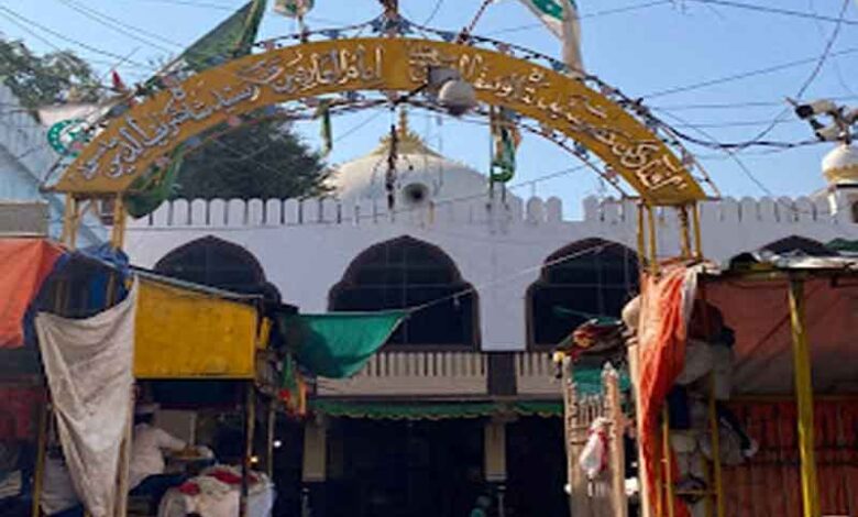 سجادہ نشین درگاہ یوسفینؒ کے حقوق میں مداخلت نہ کریں