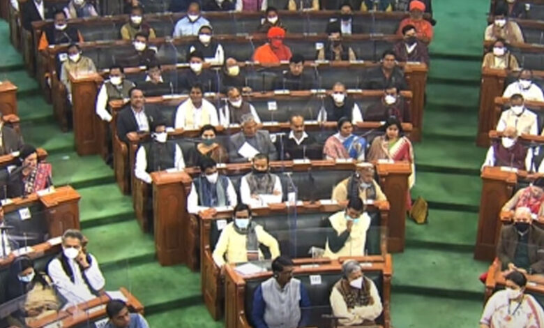 ہنگامہ کے درمیان لوک سبھا میں صوتی ووٹوں سے تین بل منظور