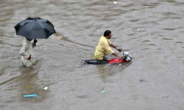 پاکستان میں موسلادھار بارش نے 50 جانیں لیں