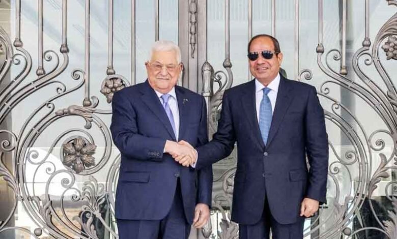 مصری صدر عبدالفتاح سیسی نے فلسطینی صدر محمود عباس کا استقبال کیا