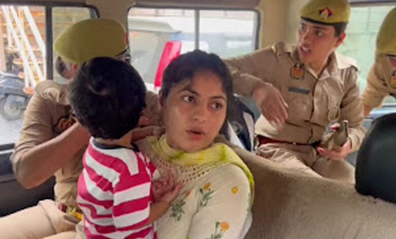 سیما حیدر کے بعد اب بنگلہ دیشی سونیا اختر نومولود کے ساتھ نوئیڈا پہنچی