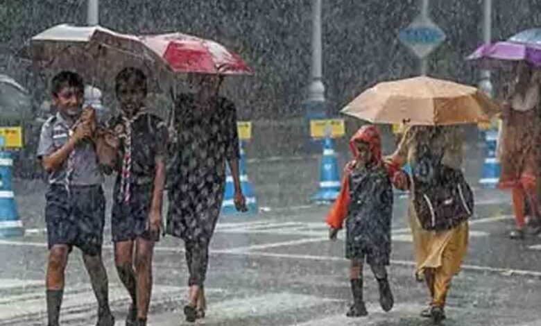 کلکتہ شہر میں زبردست بارش کی وجہ سے ہرطرف سڑک جام، جگہ جگہ پانی