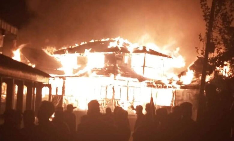 آتشزدگی سے 9 گھر جل کر خاکستر، 21 کنبے بے گھر