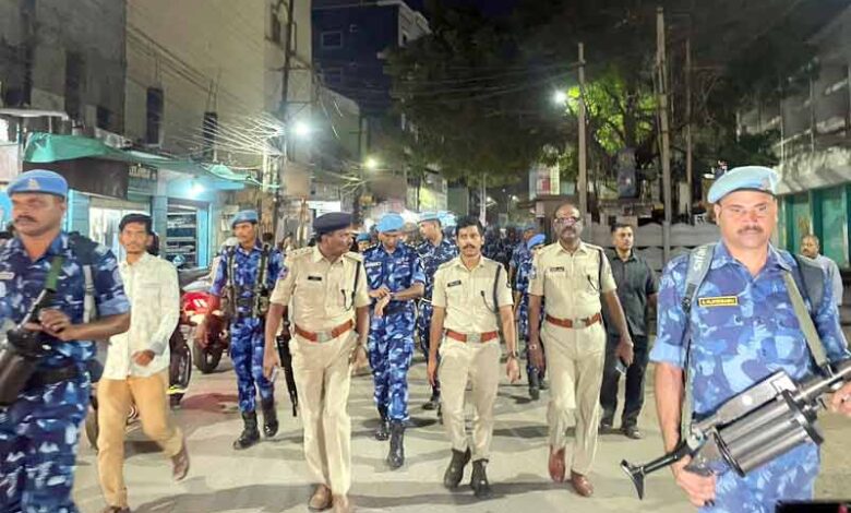 جشن میلادالنبیؐ وگنیش تہوارکے پیش نظر پرانے شہر میں پولیس کافلیگ مارچ