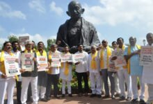 چندرابابو کی گرفتاری کے خلاف احاطہ پارلیمنٹ میں تلگودیشم کااحتجاج