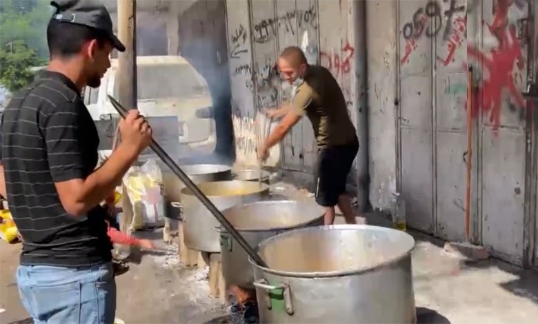 وہ خاندان جو روزانہ جنوبی غزہ میں ہزاروں افراد کے لئے کھانا تیار کرکے تقسیم کرتا ہے