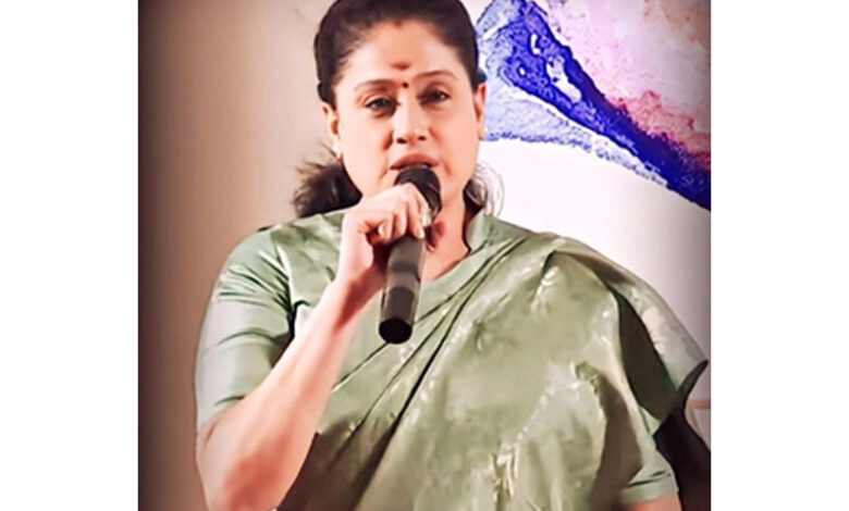 کے سی آرکو کیوں ووٹ دیاجائے؟وجئے شانتی کے طنزیہ سوالات