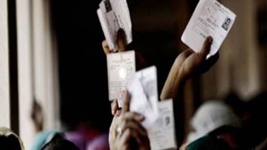 تلنگانہ انتخابات: ووٹ دینے کے لیے آنے والے دو افراد کی موت