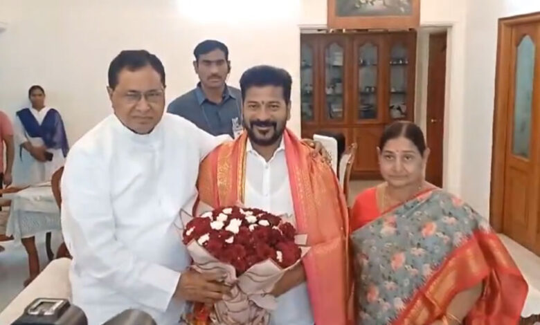 وزیراعلی ریونت ریڈی کی جاناریڈی سے ملاقات، سیاسی حلقوں میں موضوع بحث