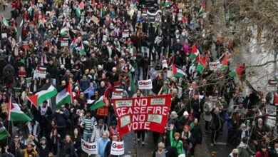 لندن میں بارش کے باوجود لاکھوں افراد کا فلسطینیوں کے حق میں مظاہرہ