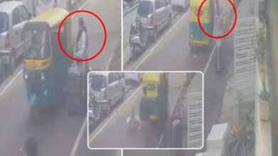 بکنگ کینسل کرنے پر آٹو ڈرائیور نے خاتون کی پٹائی کردی (ویڈیو وائرل)