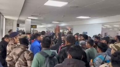 دہلی ایرپورٹ پر ’انڈیگو چور ہے‘کے نعرے (ویڈیو)