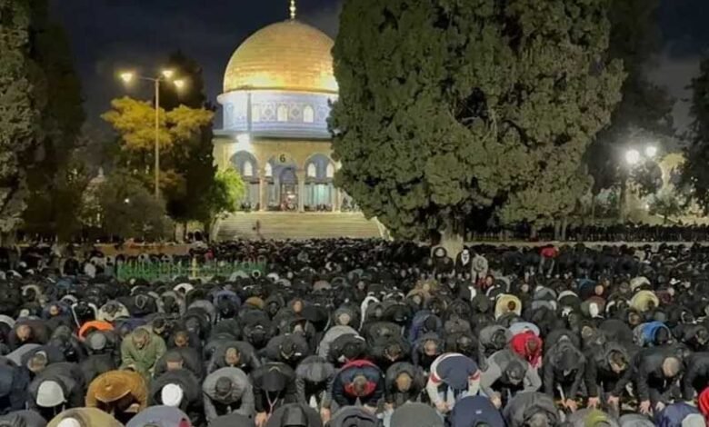 رمضان کا پہلا جمعہ 90 ہزار فلسطینیوں کی مسجد اقصیٰ میں نماز تراویح