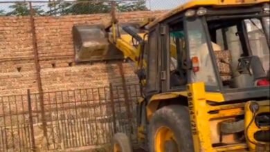 حیدرآباد کے نیک نام پور میں غیرمجاز تعمیرات کو منہدم کردیاگیا