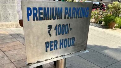 یہ شاپنگ مال ’’پریمیم پارکنگ‘‘ کے لئے فی گھنٹہ ایک ہزار روپے چارج کرتا ہے