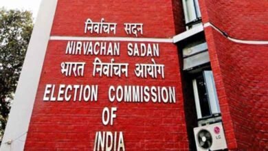 مودی اور راہول کے خلاف شکایتوں پر الیکشن کمیشن نے پارٹیوں کو نوٹس بھیجے