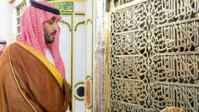 سعودی ولیعہد نے مسجد نبویؐ میں نماز ادا کی، روضہ رسولؐ پر حاضری