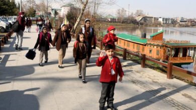 کشمیر میں سرمائی تعطیلات کے بعد اسکول کھل گئے