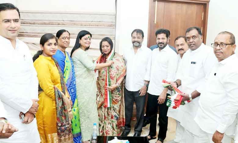 مئیر حیدرآباد گدوال وجئے لکشمی کانگریس میں شامل