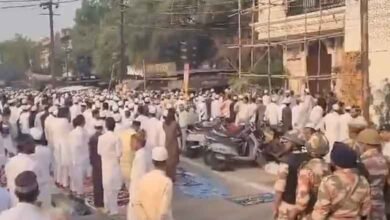 ویڈیو: سڑک پر نماز عید 200 افراد کے خلاف کیس
