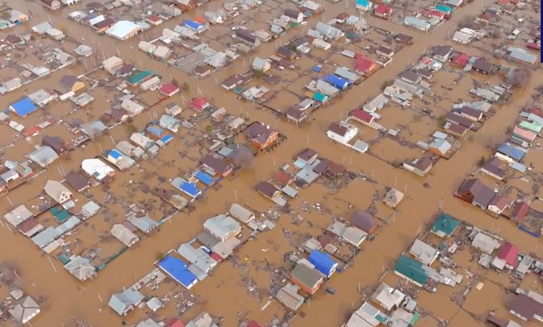 روس میں سیلابی پانی نے 10,400 سے زائد گھروں کو بھر دیا
