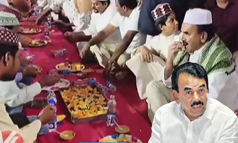 تلنگانہ کے وزیرسیاحت جوپلی کرشناراونے مسلمانوں کیلئے دعوت افطار کی میزبانی کی