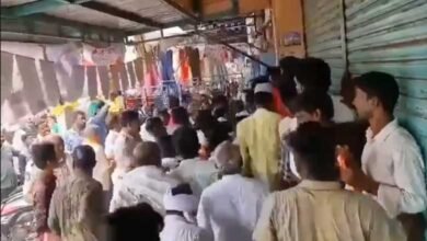 عادل آباد میں بیج کی تقسیم کے مراکز پر ہجوم بے قابو(ویڈیو وائرل)