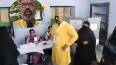 بی جے پی امیدوار دھرماپوری اروند نے حجاب میں مسلم خواتین کے ووٹ کے استعمال پر اعتراض کیا: ویڈیو
