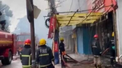 ویڈیو: مدینہ بلڈنگ سرکل کے قریب واقع کمار شرٹس میں اچانک آتشزدگی کا واقعہ