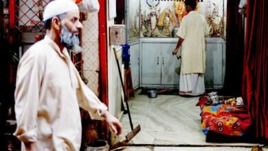 ہندو مندروں کے قریب مسلمانوں کی دکانیں بند کی جائیں: وی ایچ پی